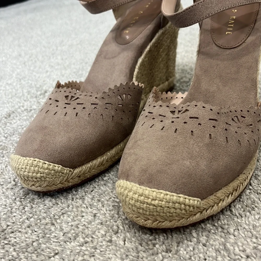Kelly & Katie Size 10 Taupe Brown Adell Espadrille Sandal Wedges Heels